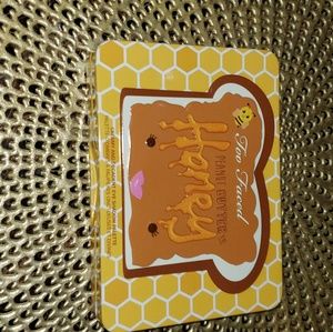 Too faced peanut butter and honey palette